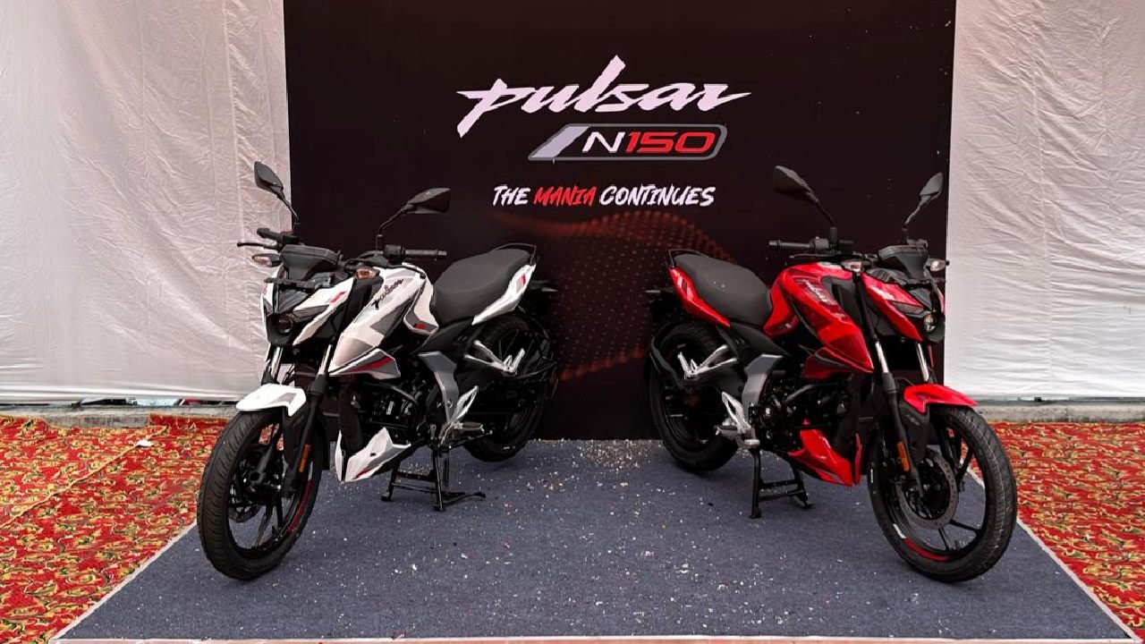 Bajaj ने किया धमाका पहले से कम कीमत पर लॉन्च कर दिया प्रीमियम बाइक 149.68cc का पावरफुल इंजन के साथ
