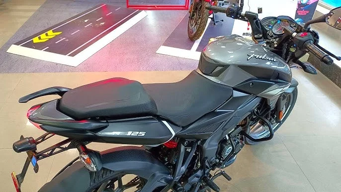 स्पोर्टी लुक में आया Bajaj Pulsar NS125, मिलेगा 46 Kmpl का दमदार माइलेज, सिर्फ 3,330 रुपये/माह EMI पर